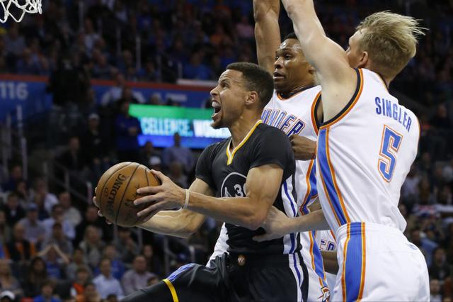 库里连续十场比赛得分超过高光表现，日本队挑战极限！